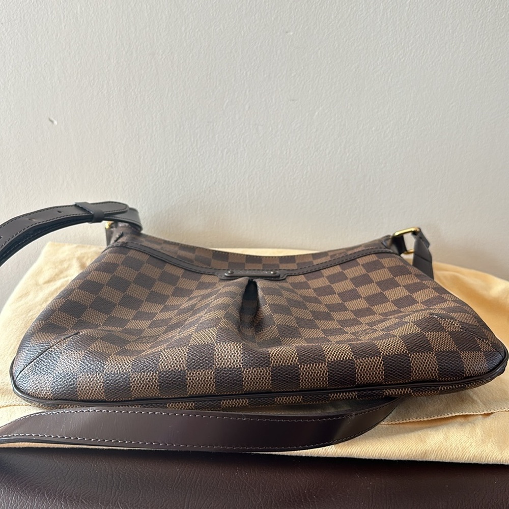 Louis Vuitton Damier Crossbody - Picture 9 of 16